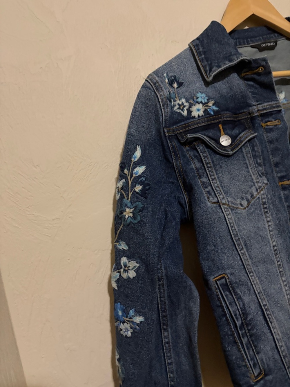 DRIFTWOOD Dark Blue Denim Jacket with Floral Embroidery. Like New! - Picture 5 of 9